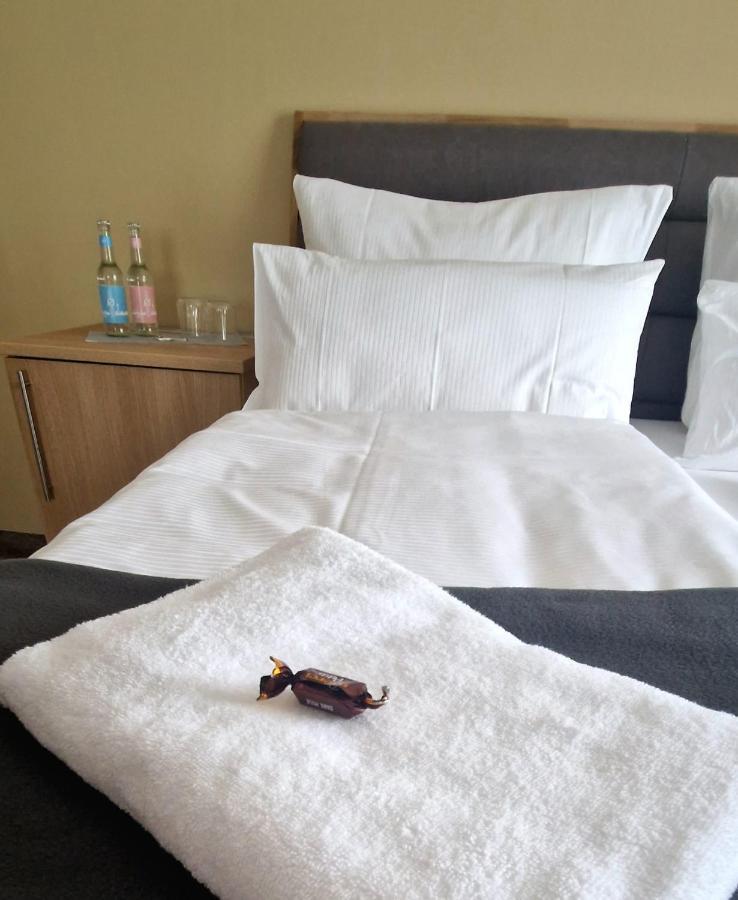 Hotel Rhin Inn Fehrbellin Экстерьер фото